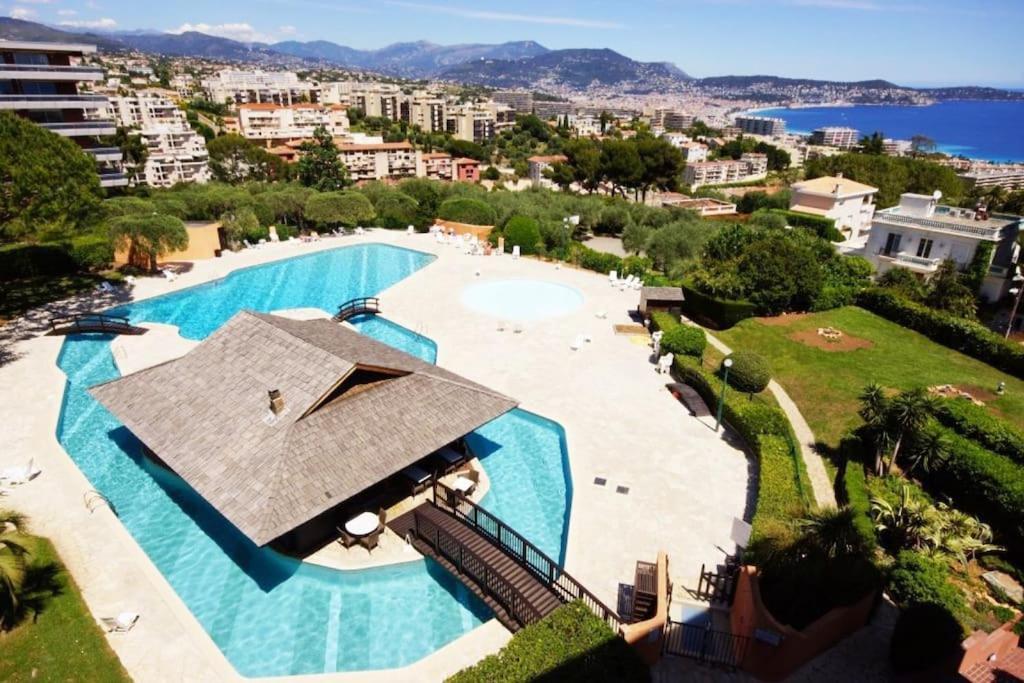 Terrasse , , La Piscine Appartement