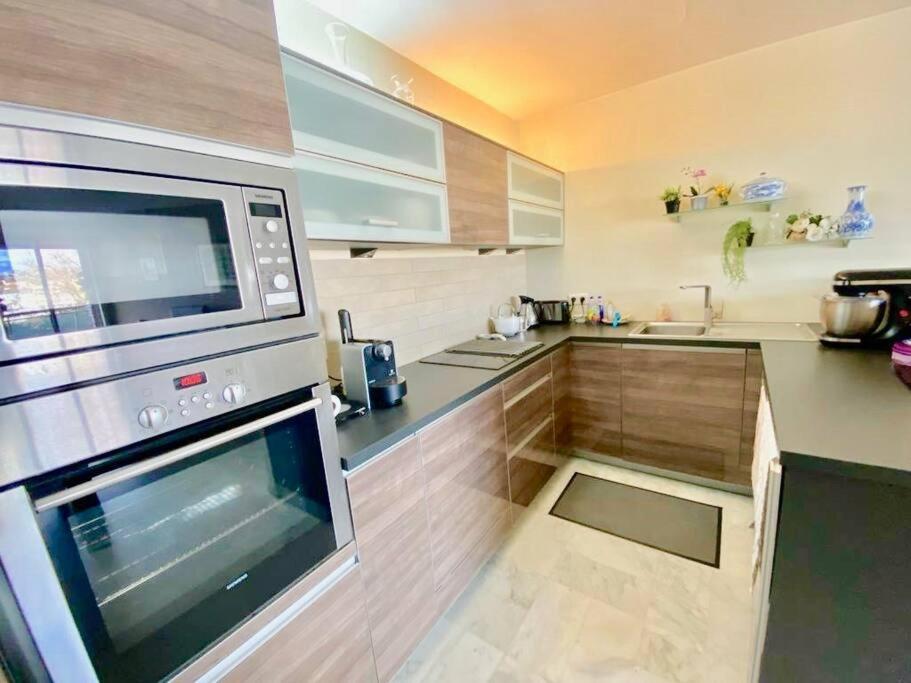 Terrasse , , La Piscine Appartement